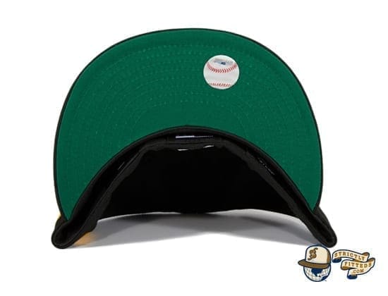 Hat Club Exclusive Oakland Athletics Oakland Flag 59Fifty Fitted Hat by MLB x New Era green undervisor