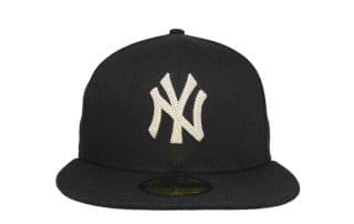 New York Yankees Black Chrome Chainstitch 59Fifty Fitted Hat by MLB x New Era